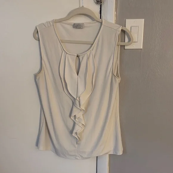Elegant Cream Sleeveless Top - Picture 1 of 3